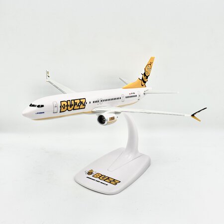 Boeing B737 MAX 8 Buzz 1:200 PPC