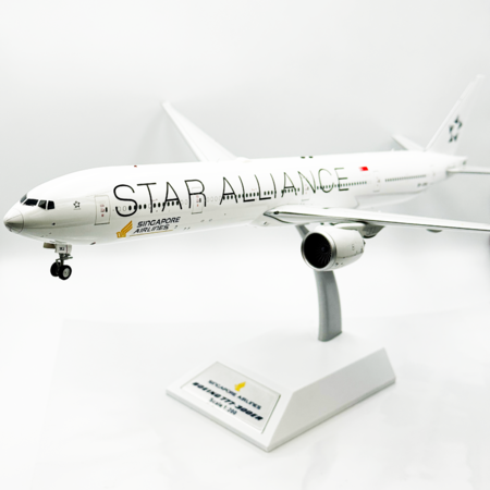 Boeing B777-300ER Singapore Star Alliance 1:200 Inflight 200