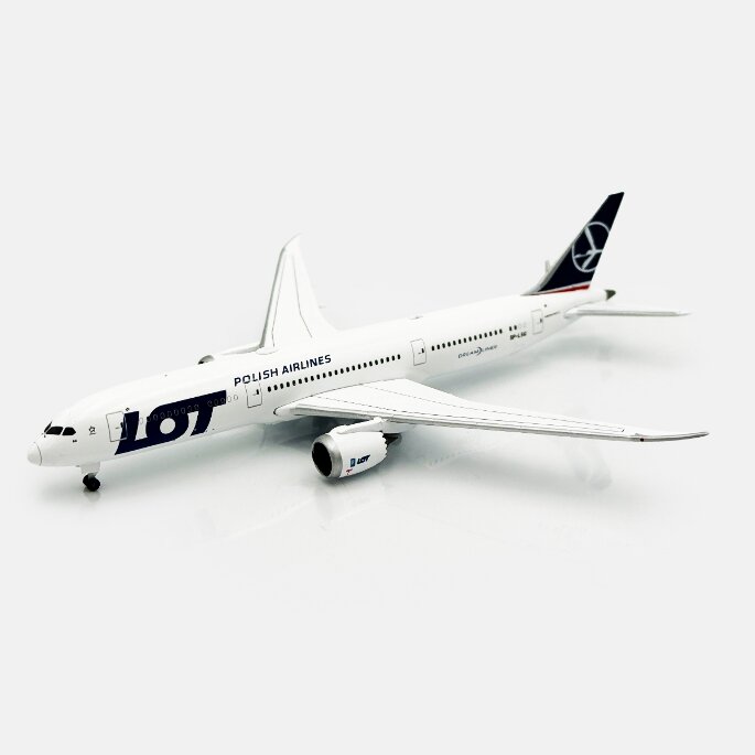 Boeing B787-9 LOT 1:500 Herpa
