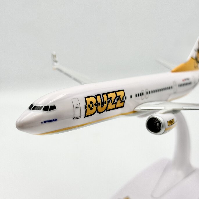 Boeing B737 MAX 8 Buzz 1:200 PPC