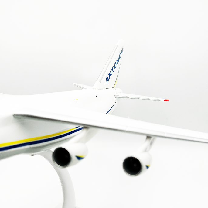 Antonov AN-124 1:200 Lupa