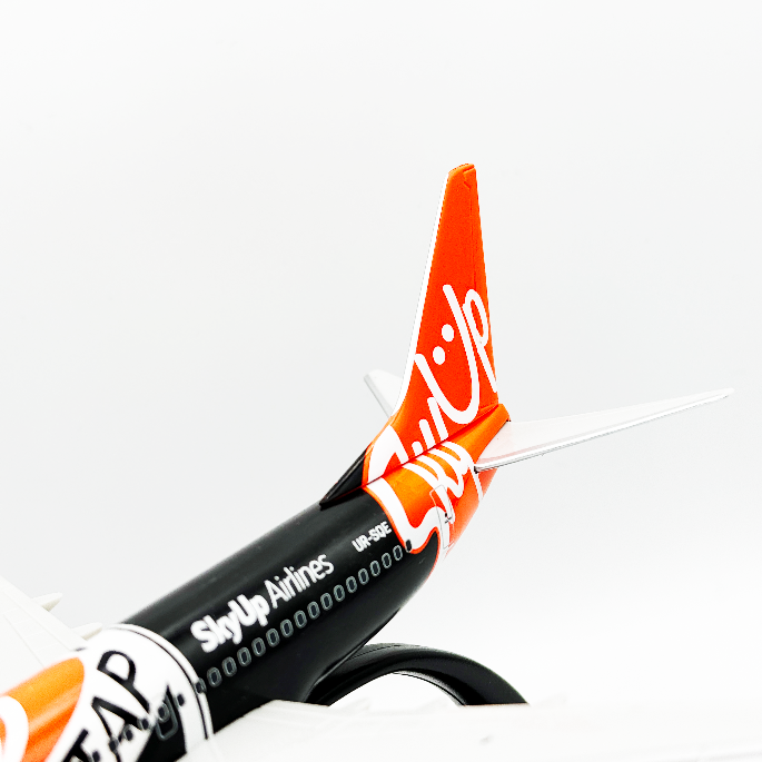 Boeing B737-700 Skyup Shaktar Donets 1:200 Herpa