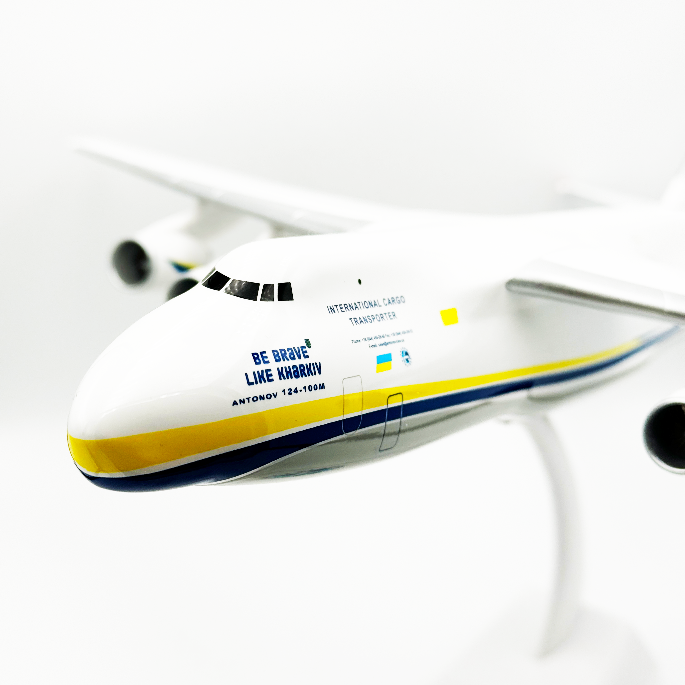 Antonov AN-124 1:200 Lupa