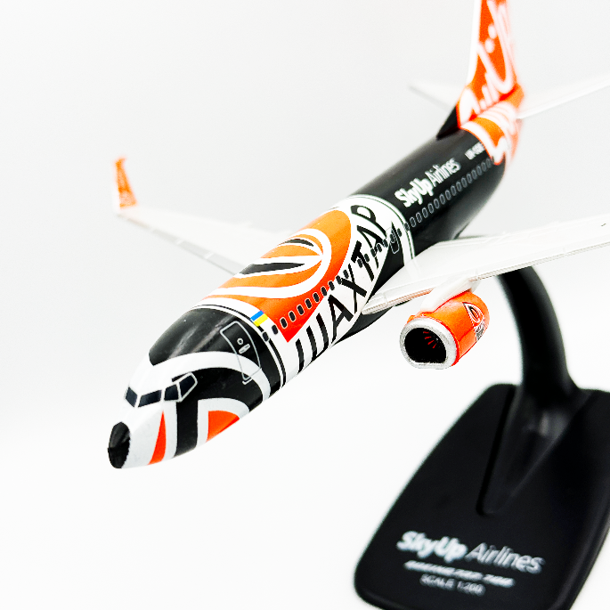 Boeing B737-700 Skyup Shaktar Donets 1:200 Herpa